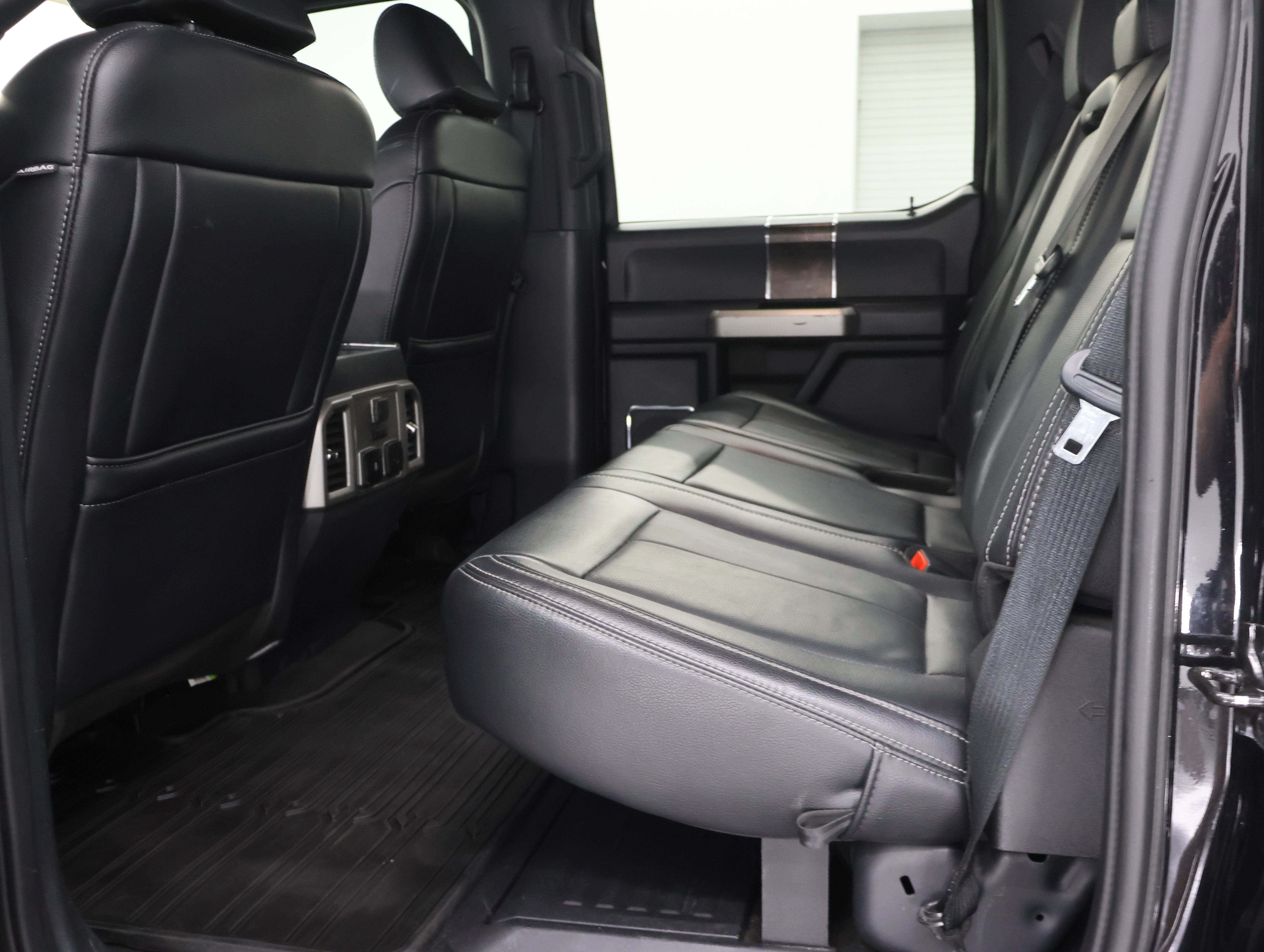Used 2022 Agate Black Metallic Ford 4x4 Crew Cab Lariat w/Fx4: CREW-SHORT-LARIAT ULTIMATE-BLACK-FX4-6.7L DIESEL-NAV-PANO image 9