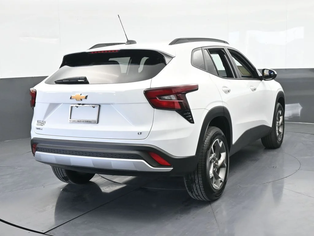 Used 2025 Summit White Chevrolet LT image 5