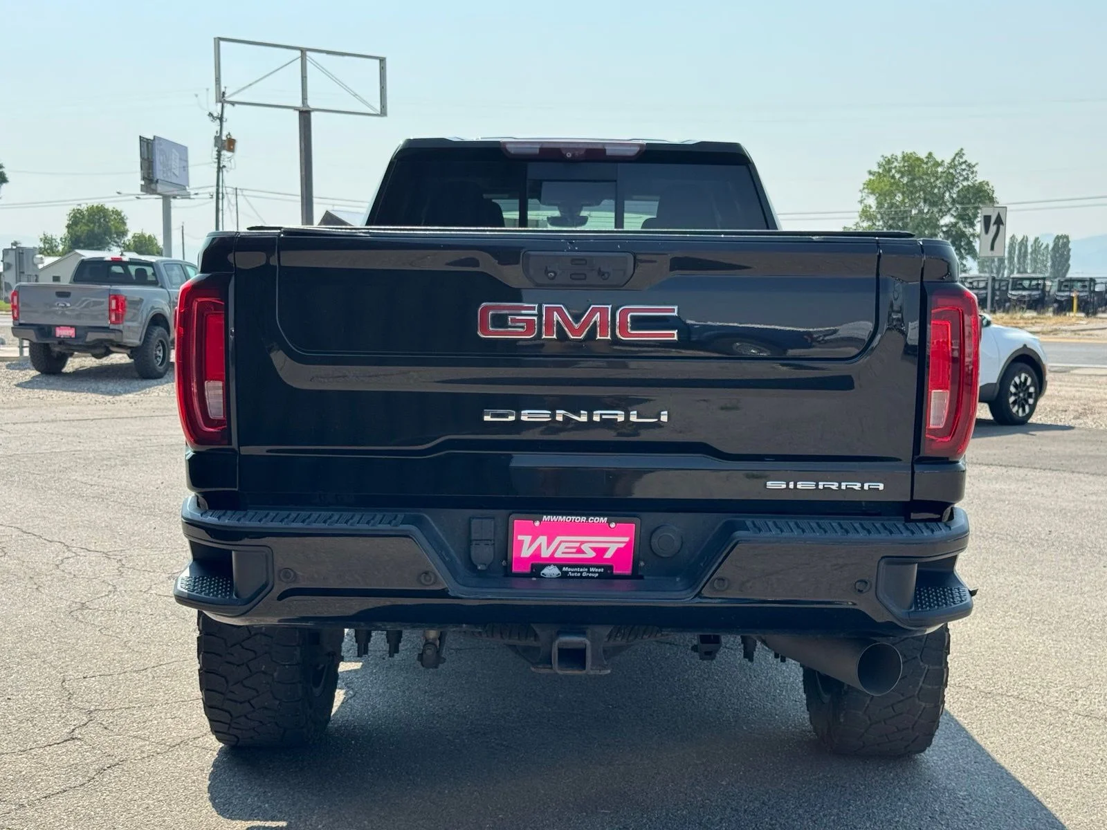 Used 2021  GMC Denali image 4