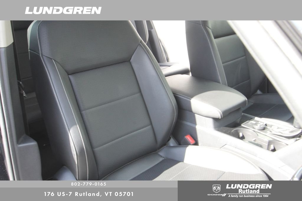 Used 2022 Black Volkswagen 3.6L V6 SE w/Technology image 24