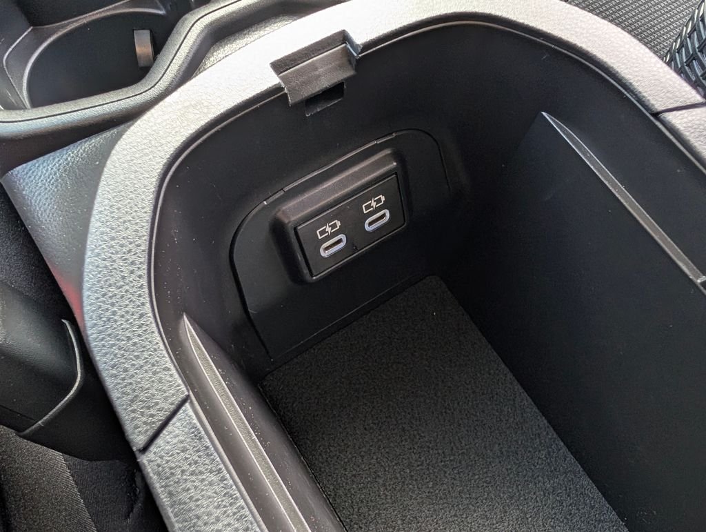 2024 Toyota RAV4 LE - Photo 27