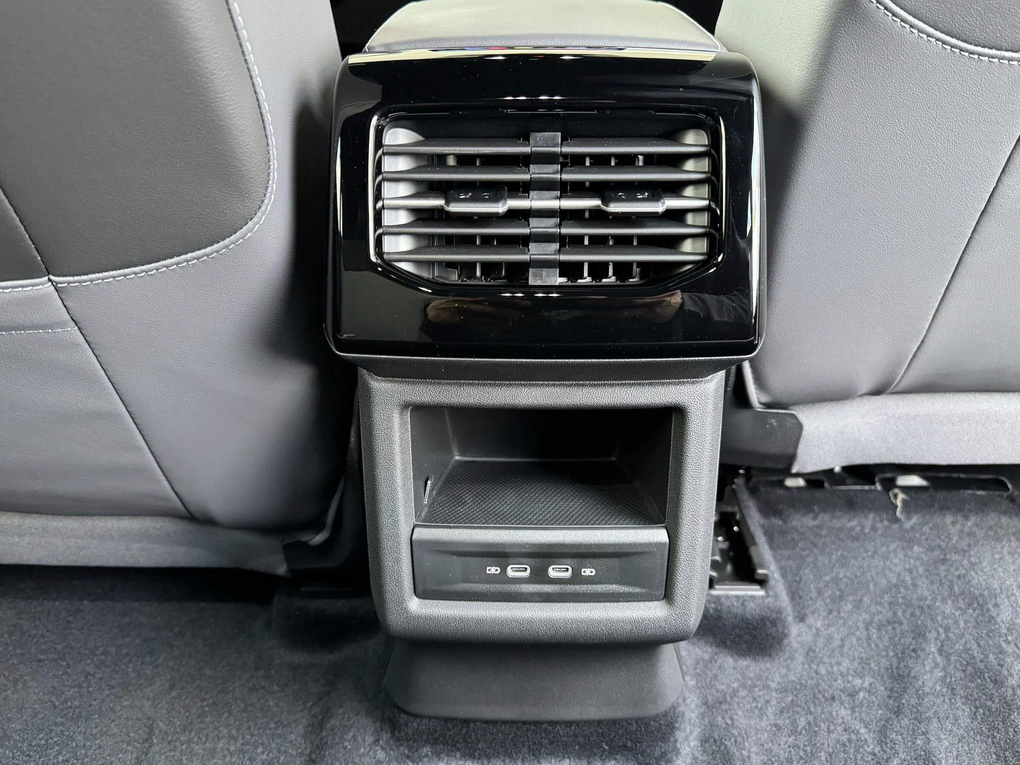 New 2026 Opal White Pearl Volkswagen Pro image 31