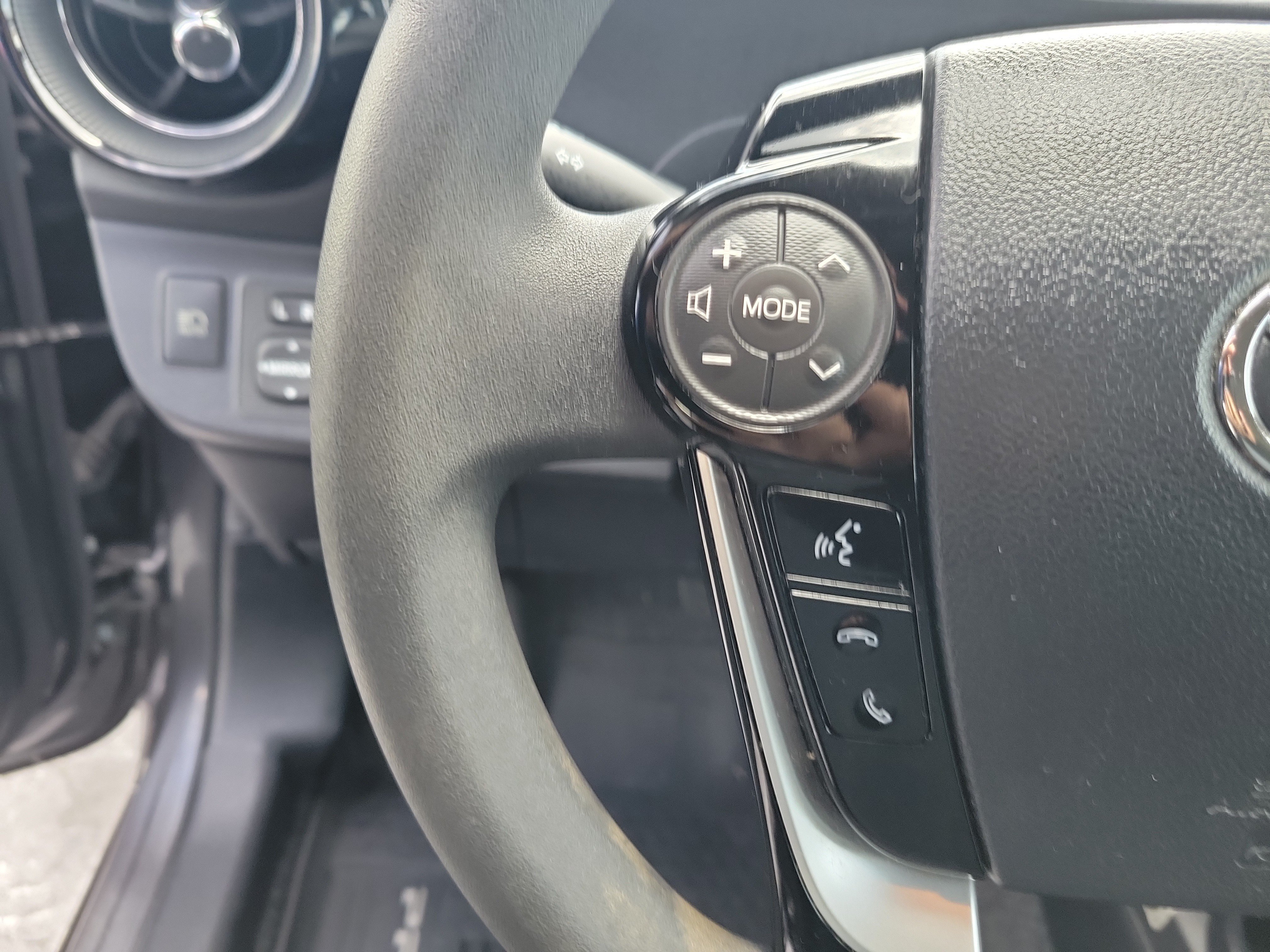 Used 2019 Magnetic Gray Metallic Toyota L image 25