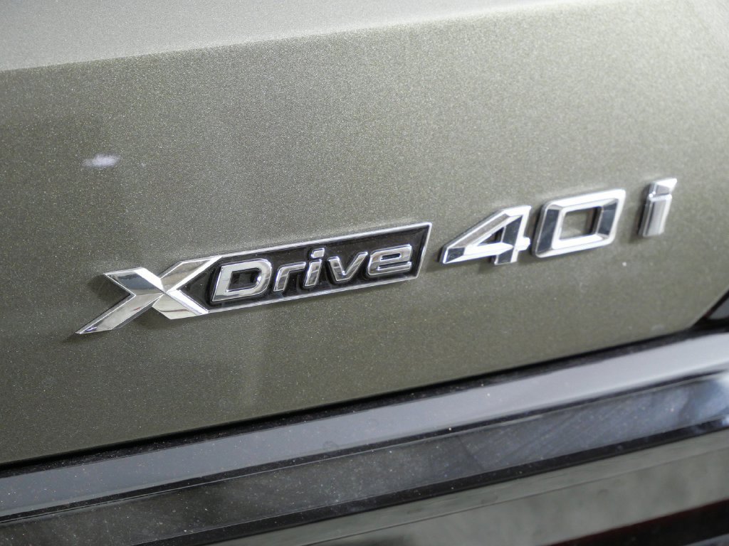 New 2027 Manhattan Green Metallic BMW xDrive40i image 12