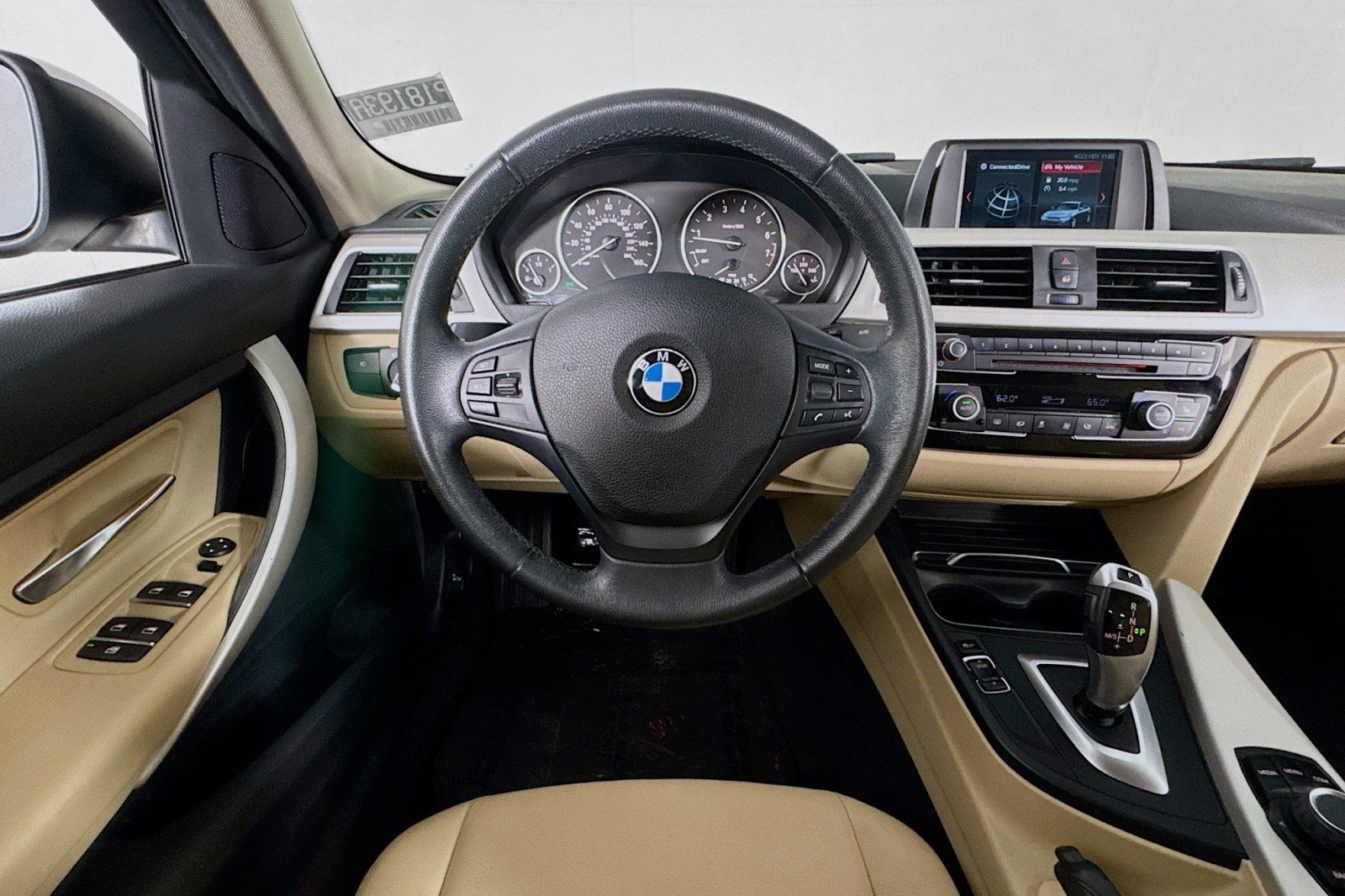 Used 2018 Alpine White BMW 320i image 4
