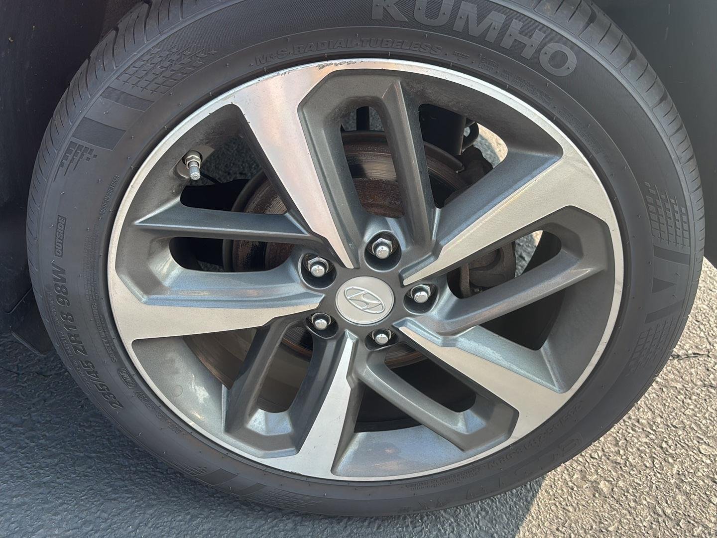 Used 2020 Sonic Silver Hyundai Limited image 4