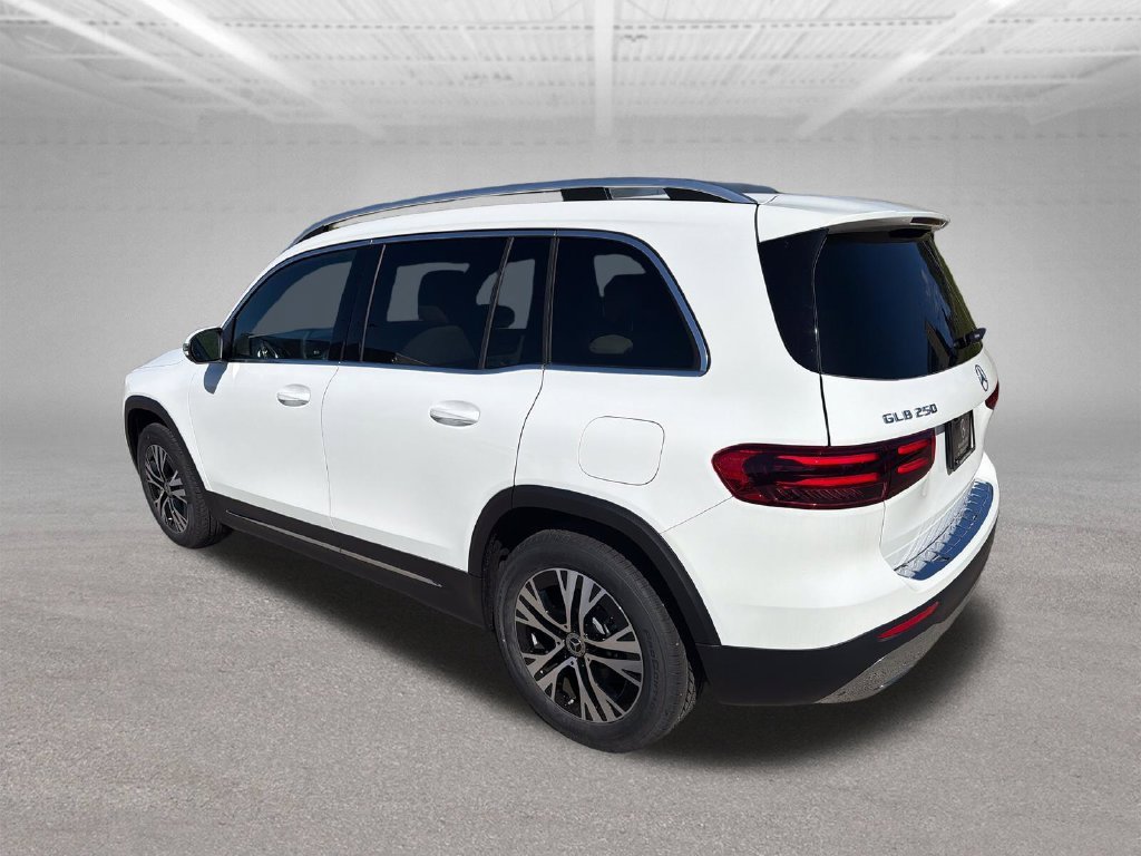 New 2026 Polar White Mercedes-Benz GLB 250 image 4