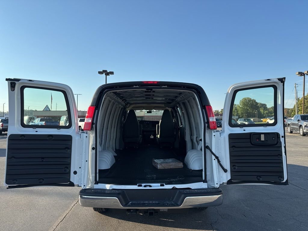 2025 Chevrolet Express Cargo Work Van - Photo 18