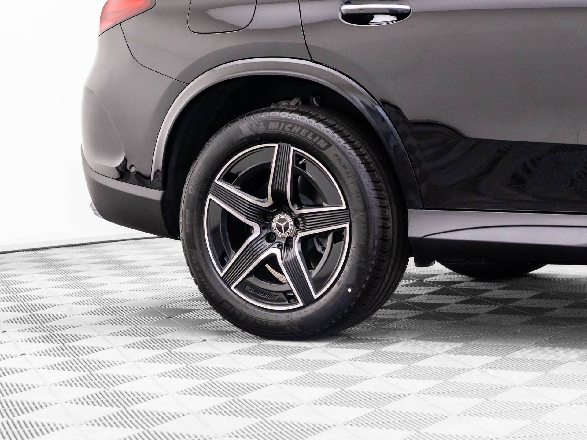 New 2026 Black Mercedes-Benz GLC 300 image 39