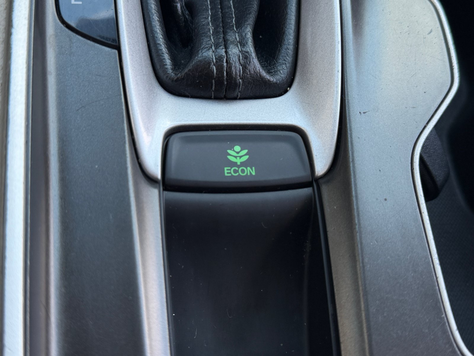 2018 Honda Accord LX - Photo 24
