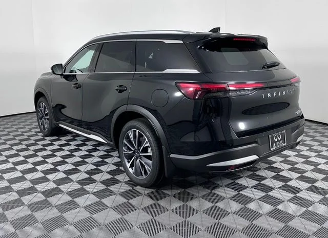 Certified Used 2026 Mineral Black INFINITI LUXE image 5