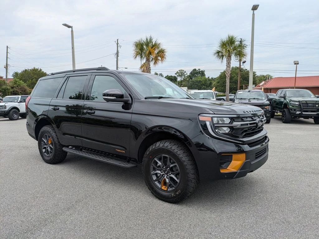 New 2026 Agate Black Metallic Ford Tremor image 2