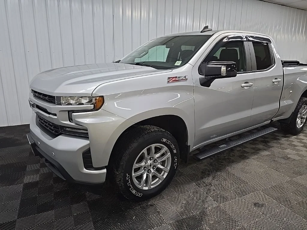 Used 2020 Silver Chevrolet RST image 8