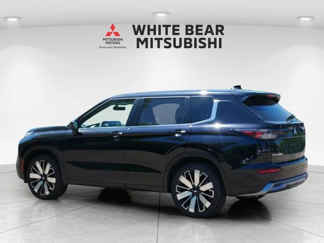 Used 2026 Labrador Black Pearl Mitsubishi SE image 4