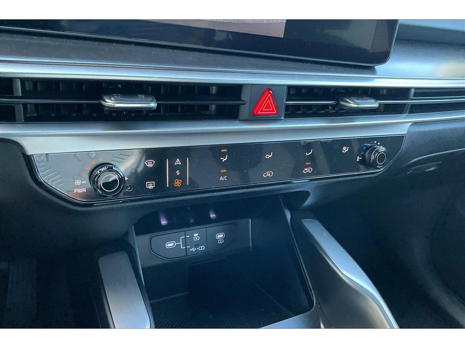 Used 2026  Kia LX image 22