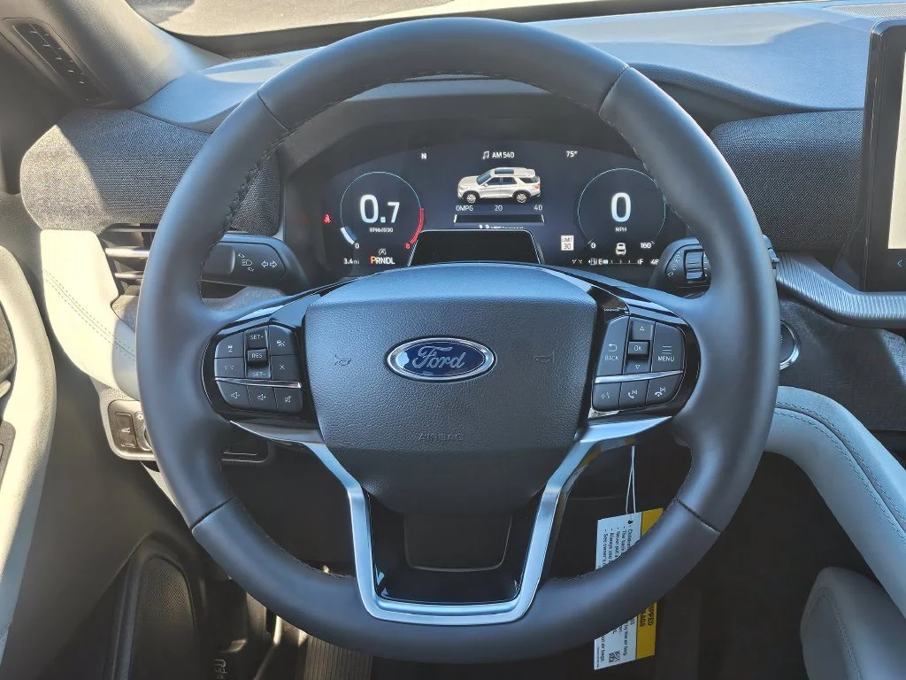 New 2027 Star White Metallic Tri-Coat Ford Platinum™ image 7