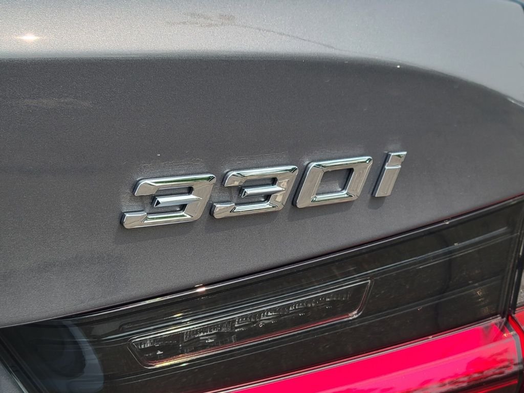 2025 BMW 3 Series 330i - Photo 11