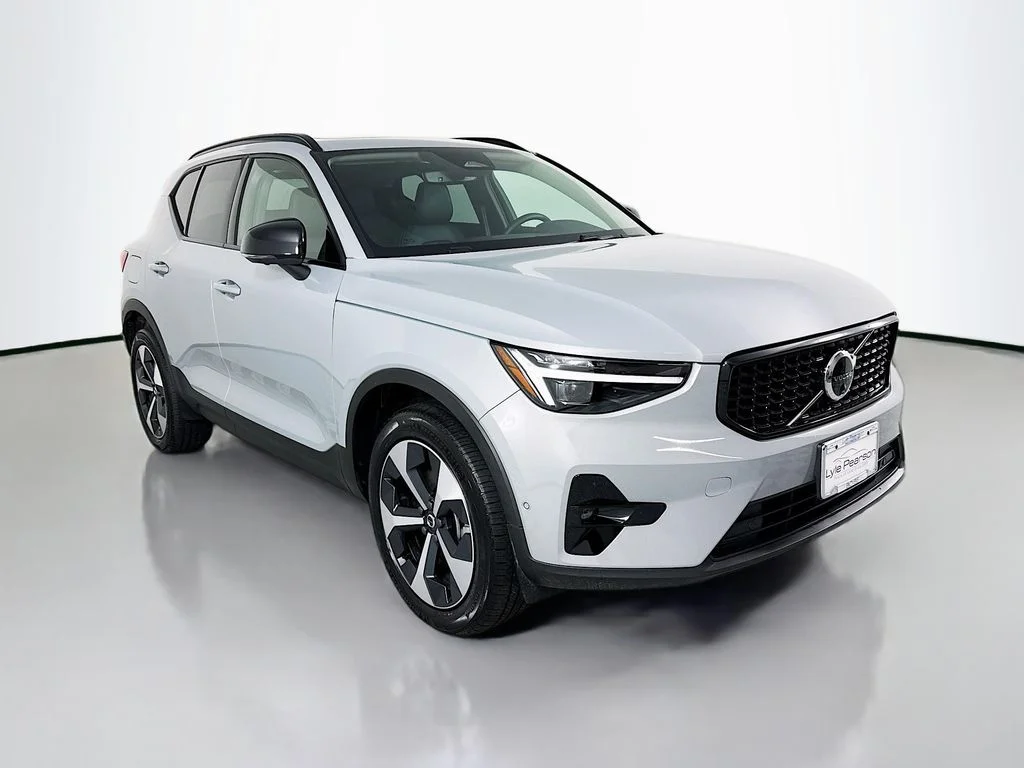 2026 Volvo XC40 Plus - Photo 7