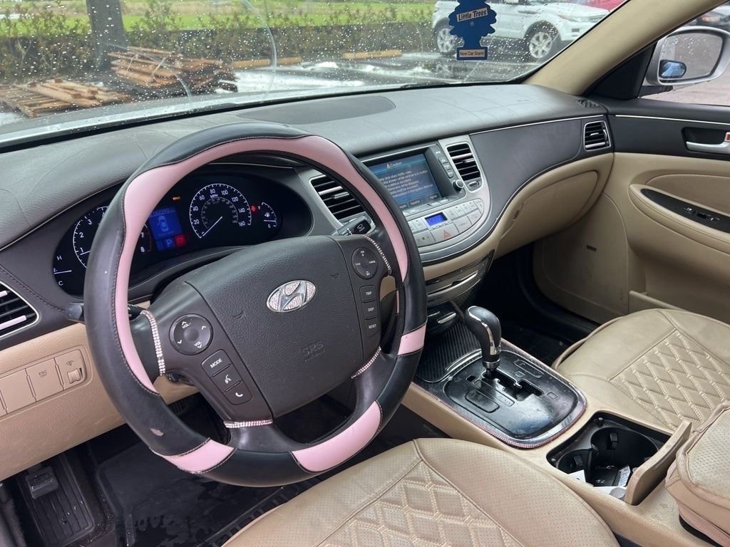 Used 2013 Silver Hyundai 3.8 image 9