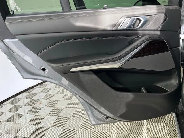 Used 2026 Skyscraper Grey Metallic BMW xDrive40i image 15