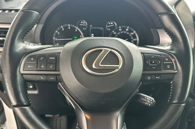 Used 2022  Lexus 460 image 28