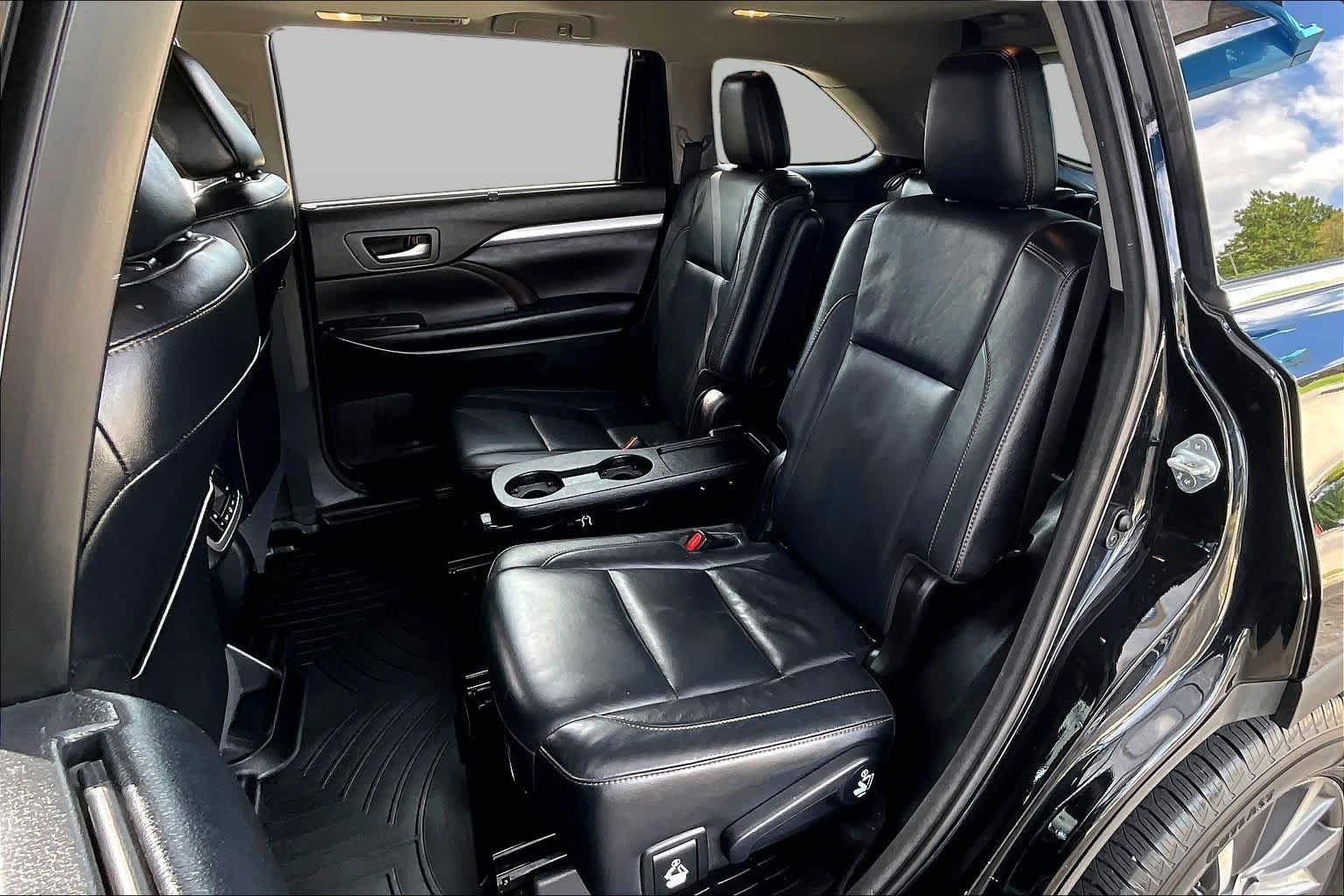 Used 2017 Midnight Black Metallic Toyota XLE image 20
