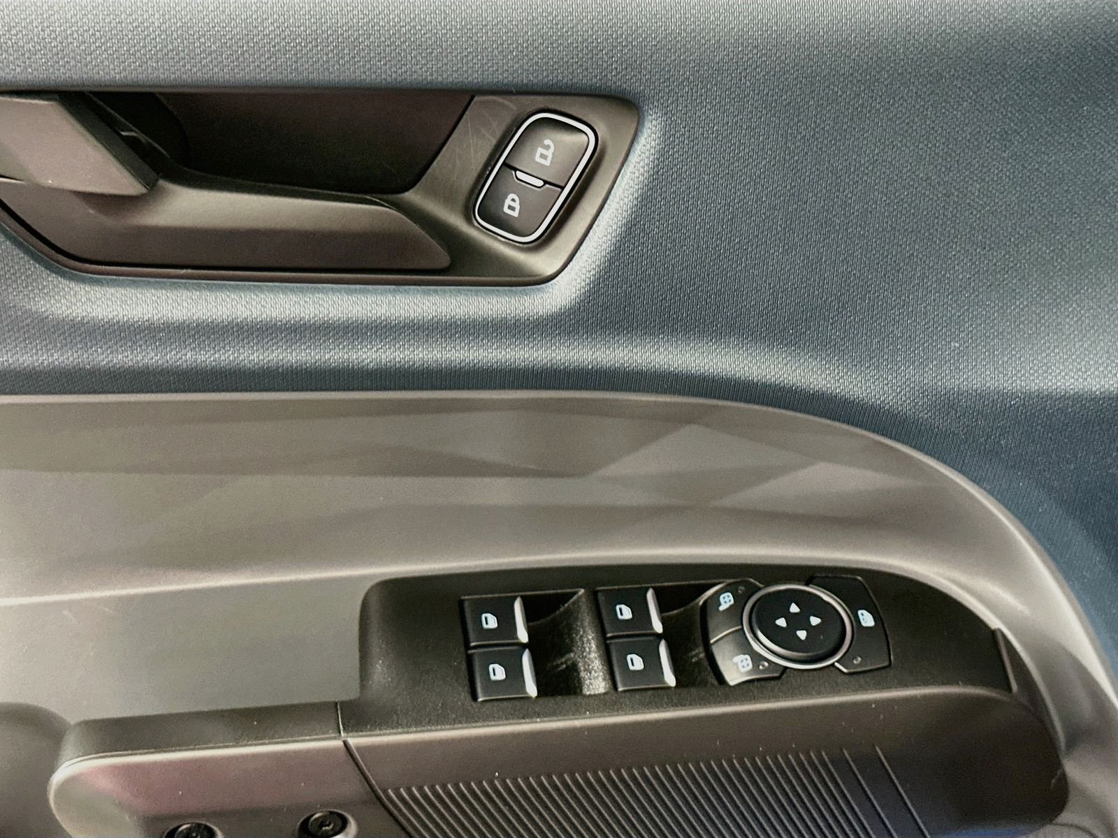 Used 2025 Velocity Blue Ford XLT image 17