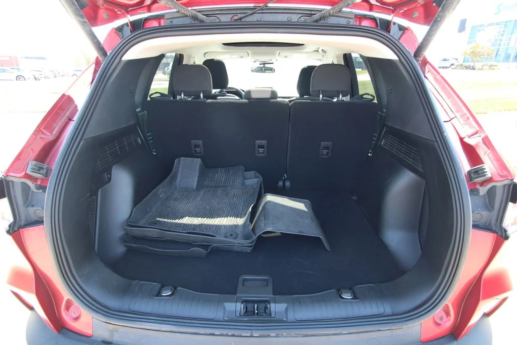 Used 2021 Red Ford SE image 15