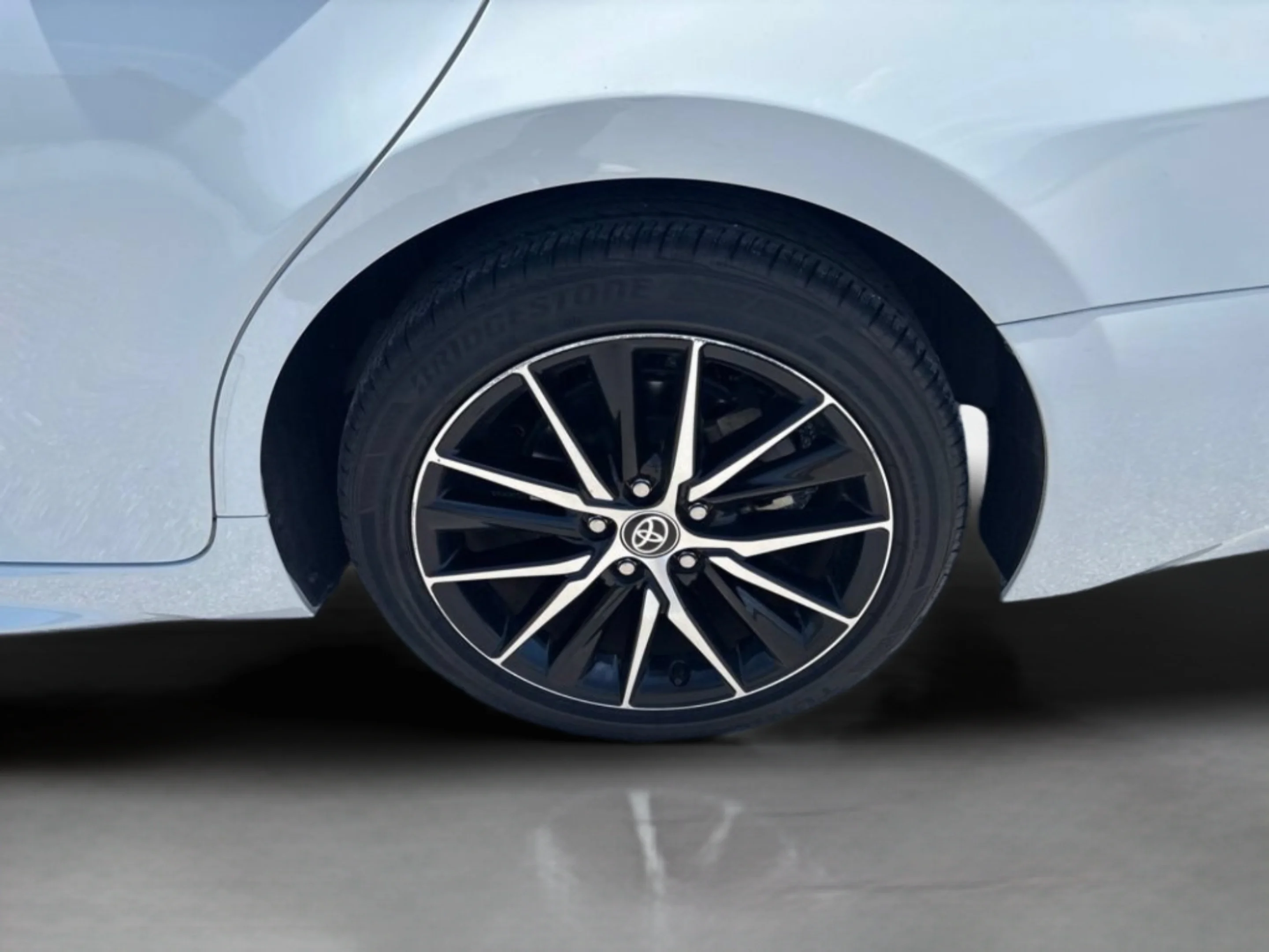 Used 2024 Ice Toyota SE image 30