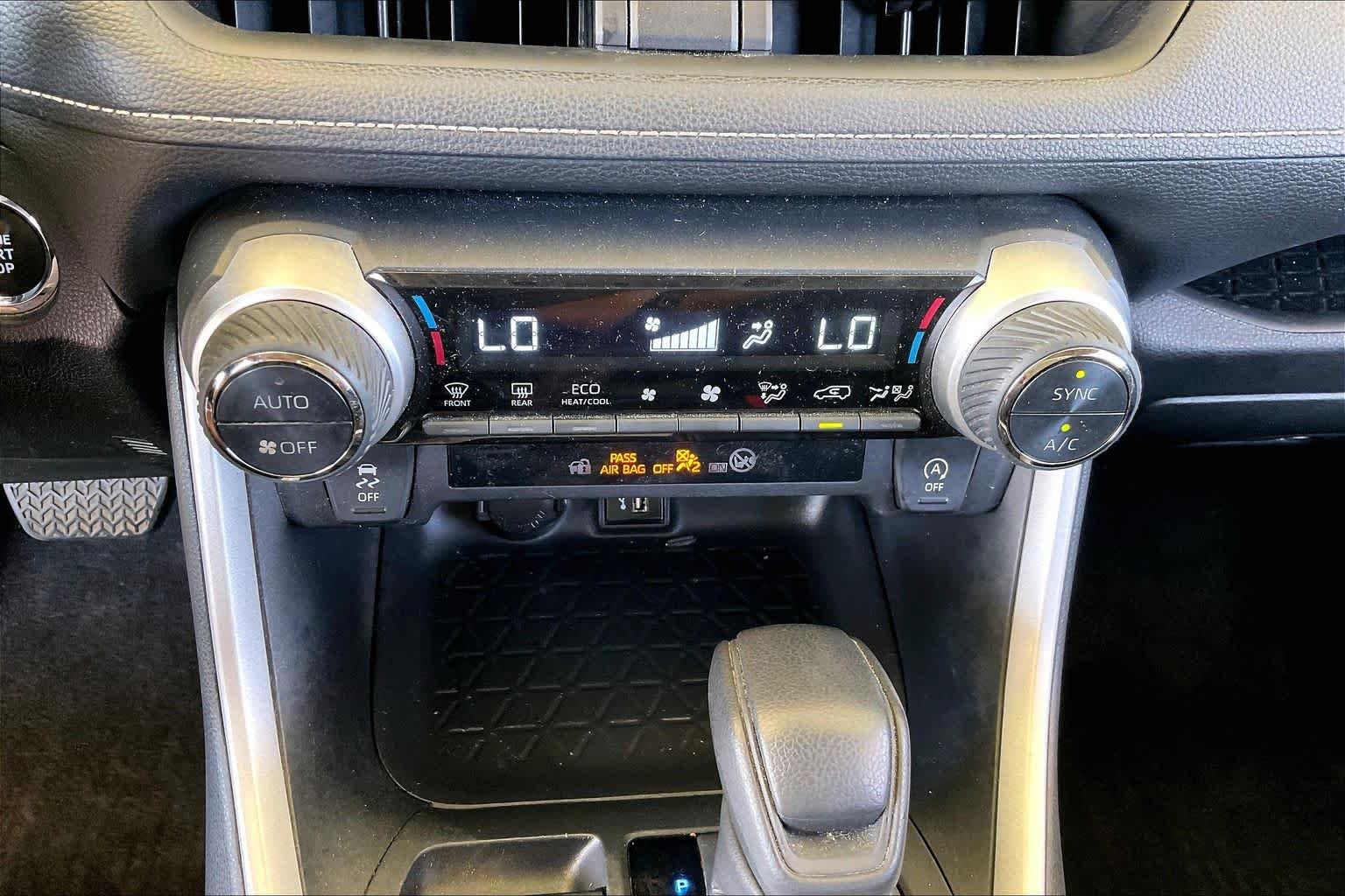 Used 2024 Ice Cap Toyota XLE image 33
