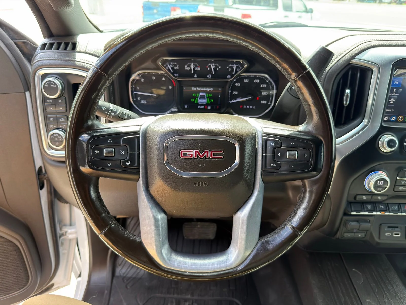 Used 2023 White GMC SLT image 21