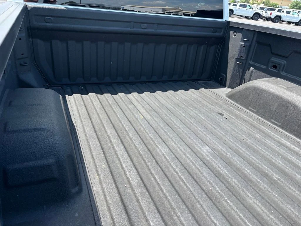 Used 2025 White Chevrolet Custom image 27