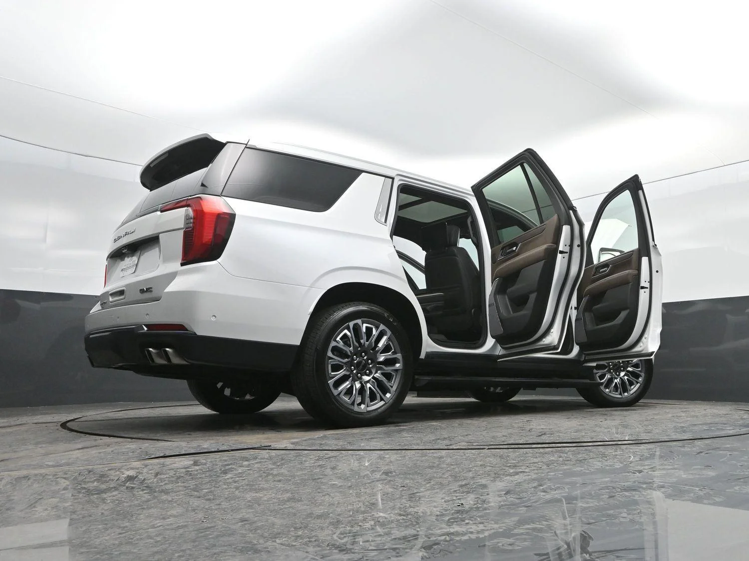 Used 2025 White Frost Tricoat GMC Denali Ultimate image 59