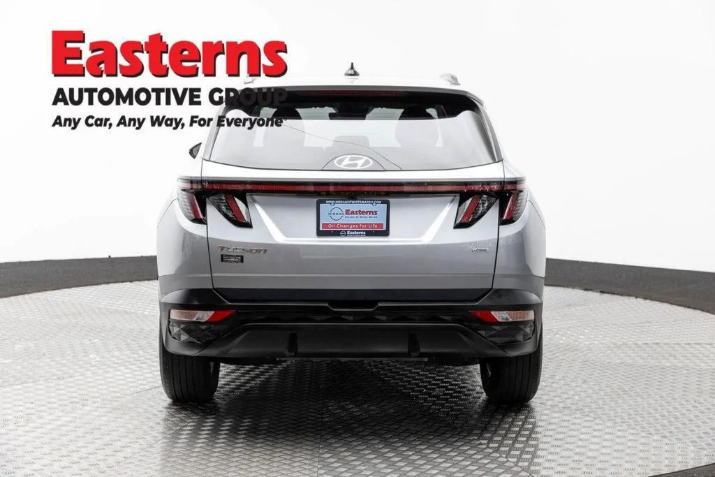 Used 2022 Silver Hyundai SEL image 8