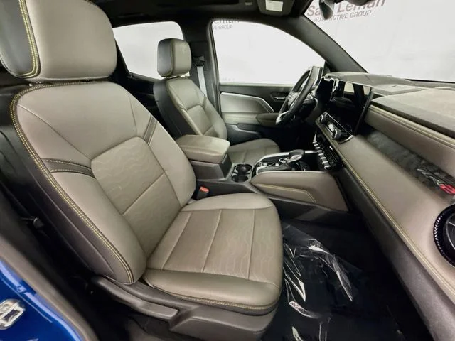 Used 2024 Blue Chevrolet ZR2 image 28