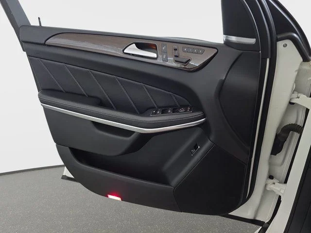 Used 2014  Mercedes-Benz GL 450 image 26