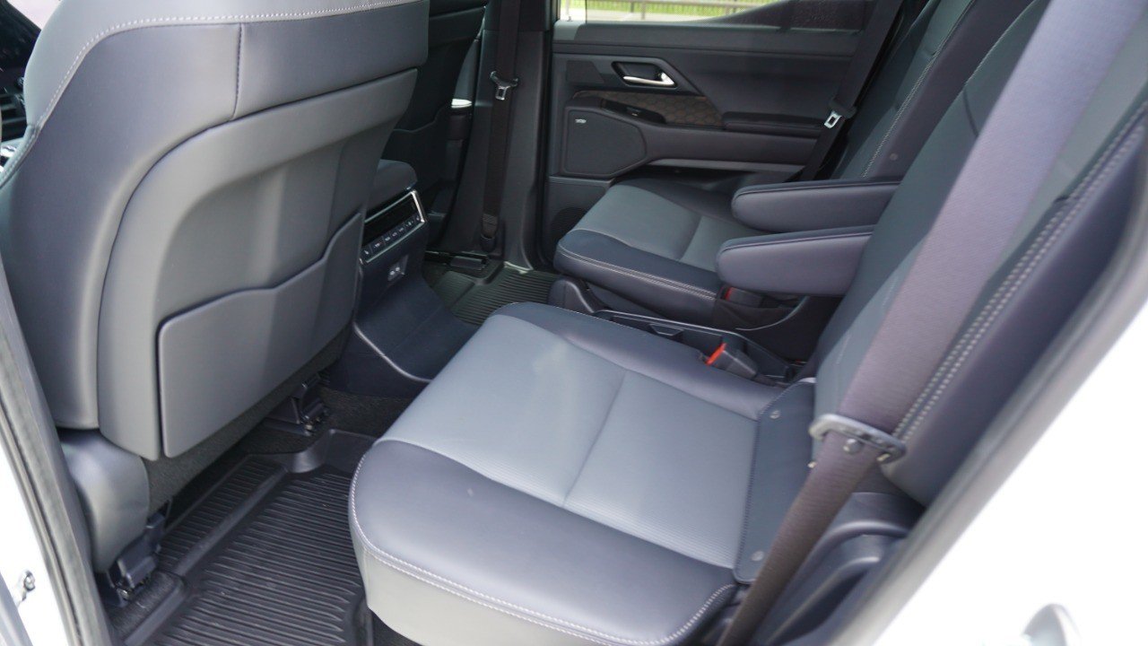 Used 2026 White Lexus GX 550 Luxury image 11