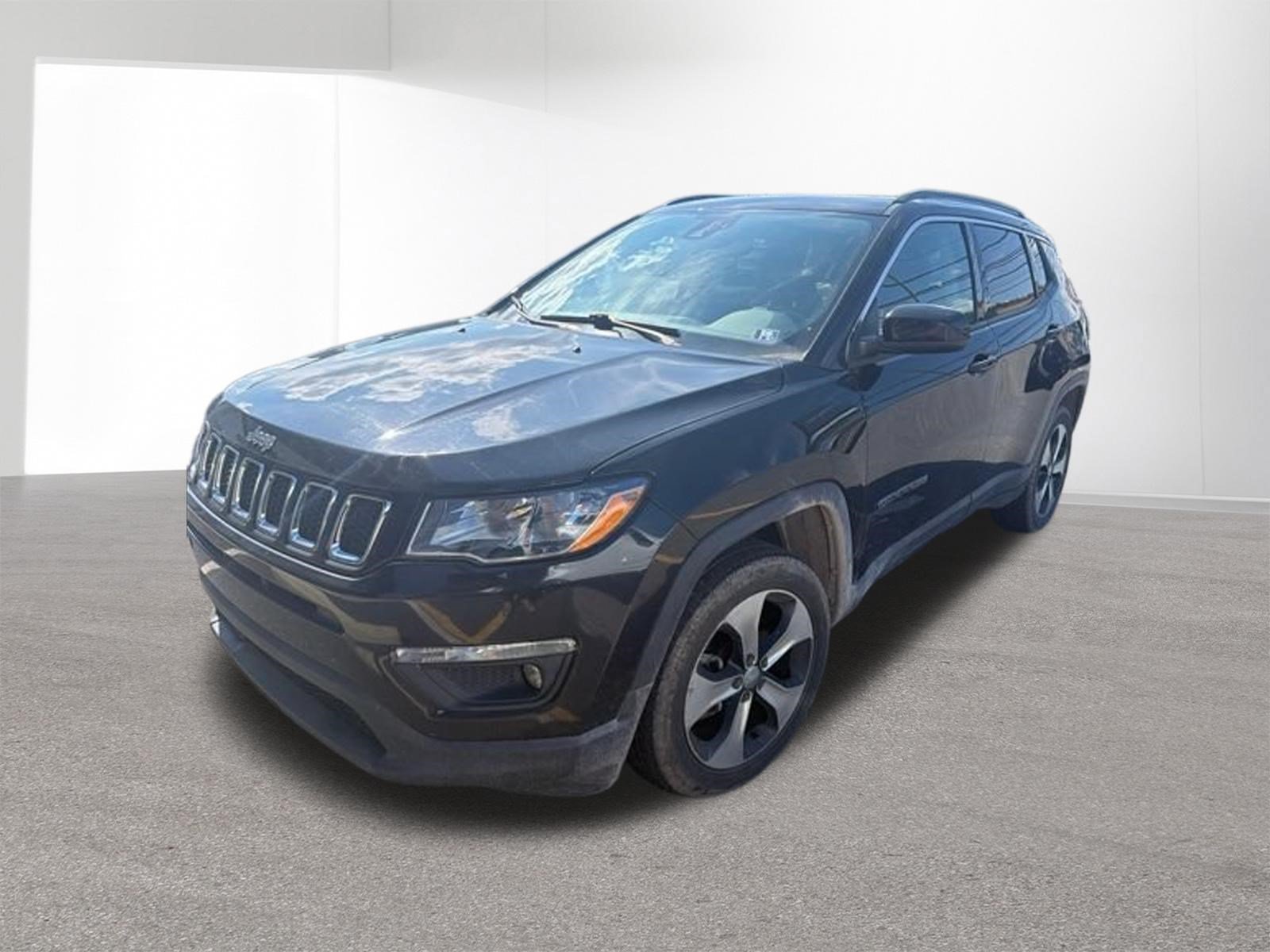 Used 2020 Diamond Black Crystal Pearlcoat Jeep Latitude w/Sun/Safety Pkg image 6