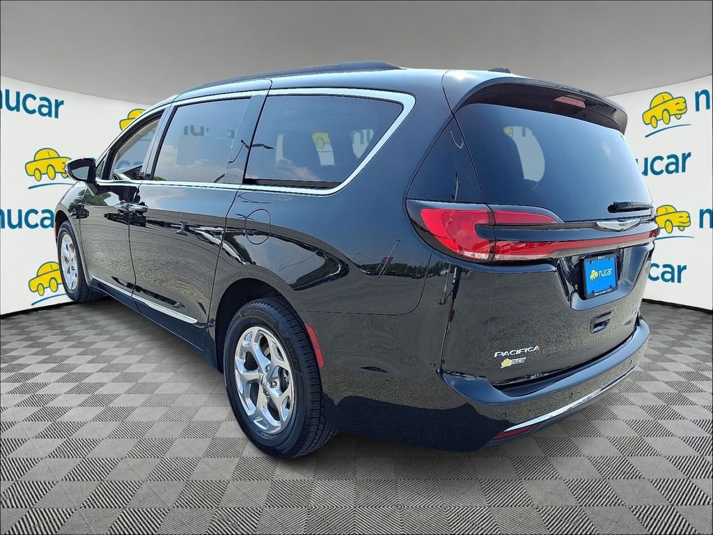 Used 2022 Black Chrysler Limited image 5