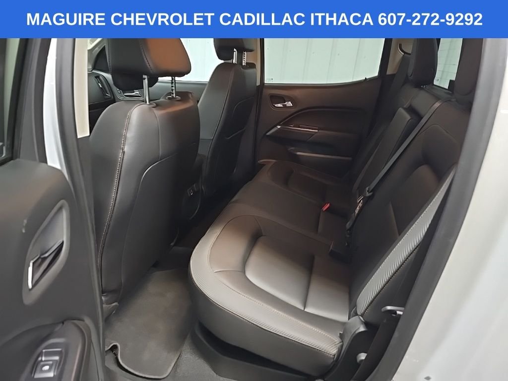 Used 2022 White GMC AT4 w/Leather image 30