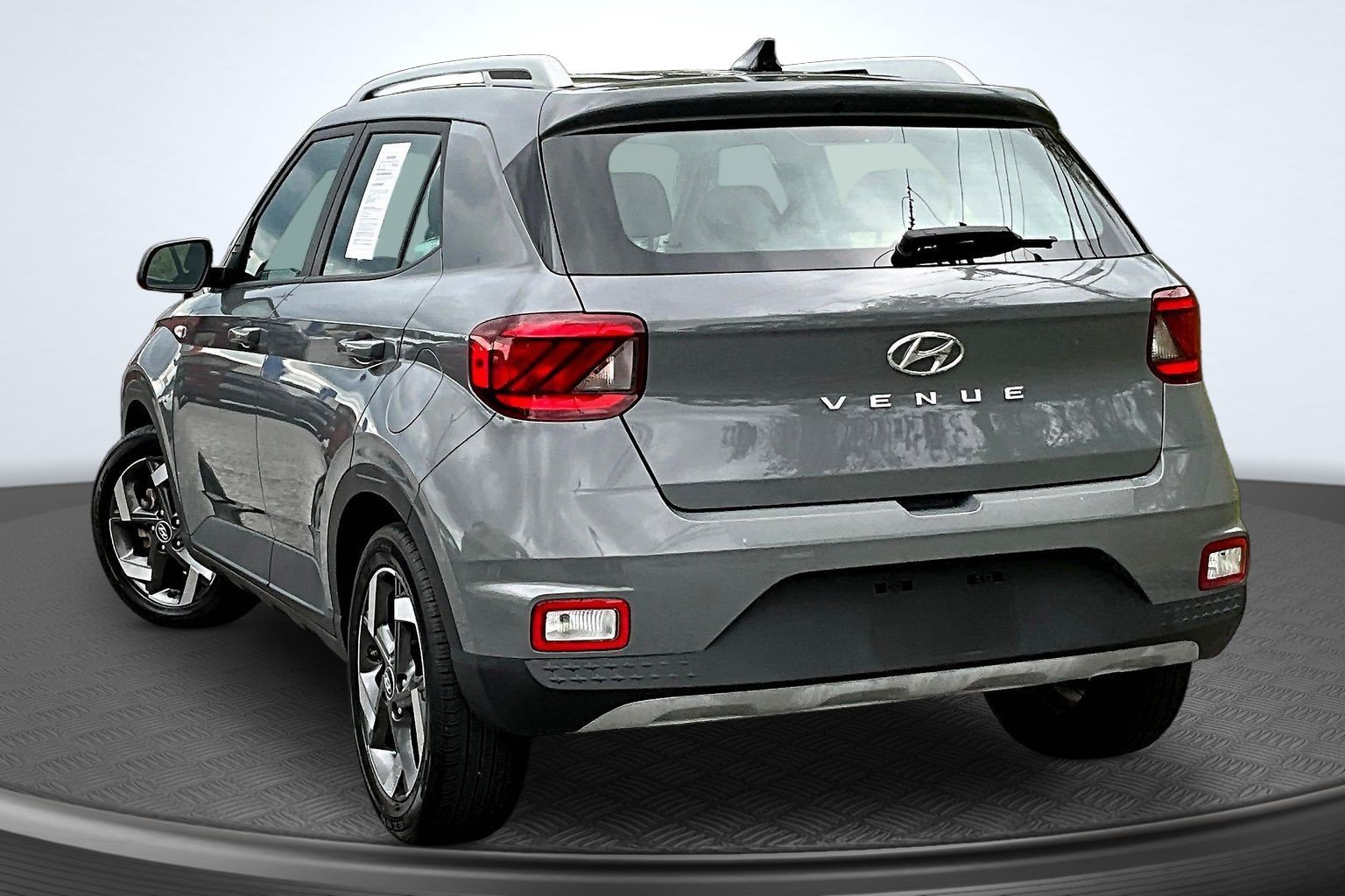 Used 2021 Gray Hyundai SEL image 4