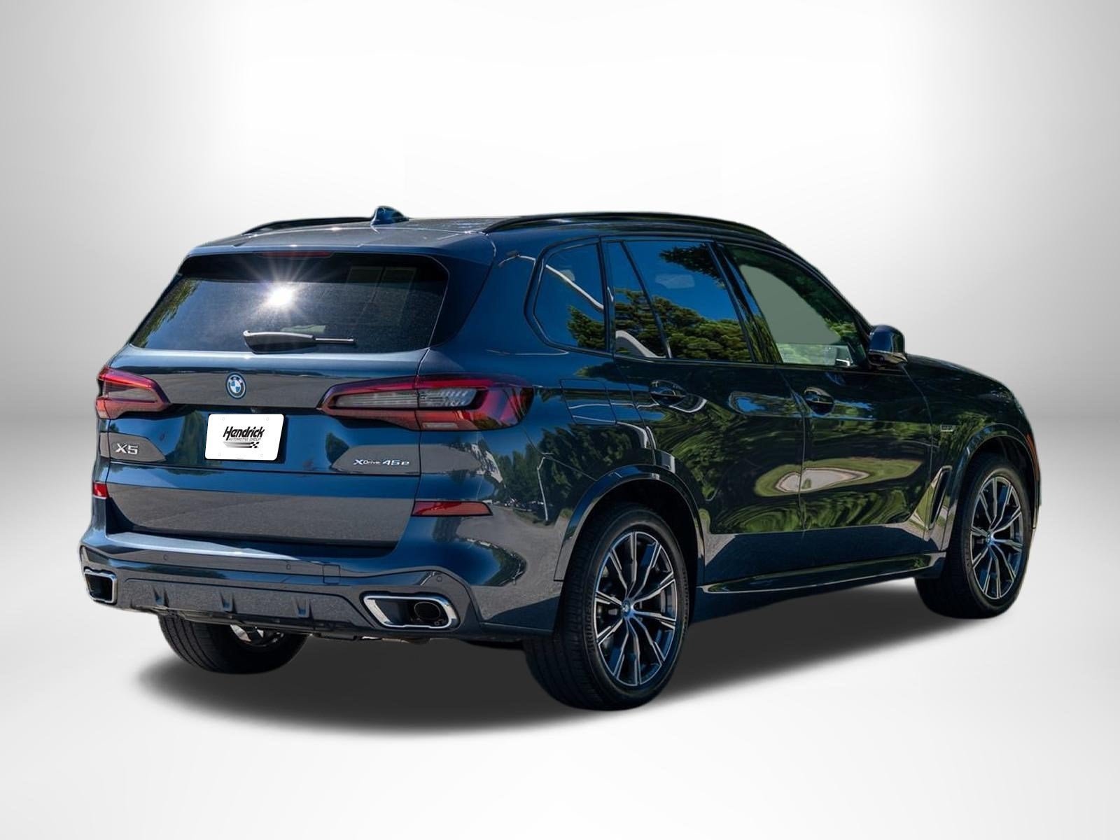 Used 2022 Arctic Grey Metallic BMW xDrive45e image 8