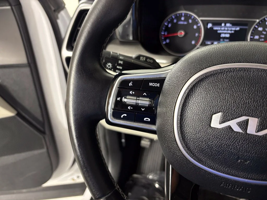 Used 2022 White Kia S image 21