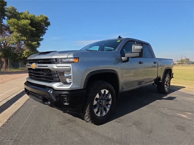 2024 Chevrolet Silverado 2500HD Custom photo 4