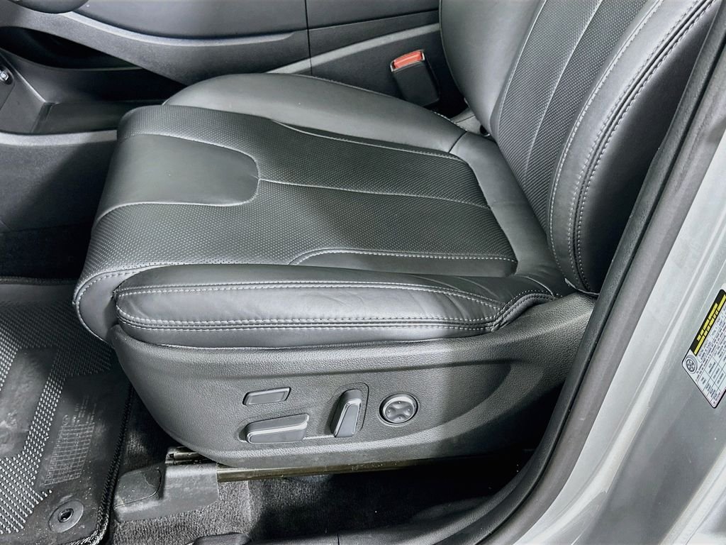 Used 2023 Silver Hyundai Calligraphy image 20