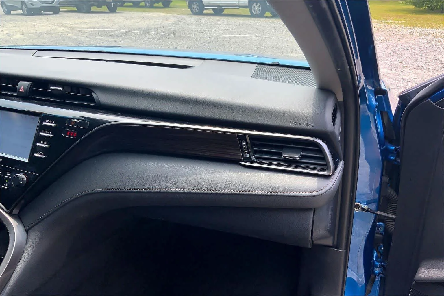 2020 Toyota Camry LE - Photo 19