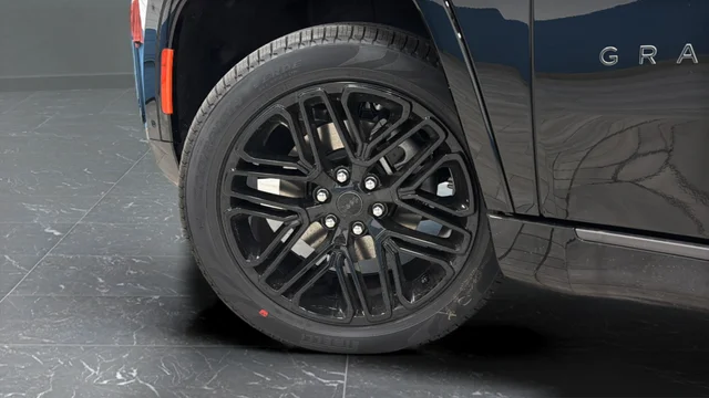New 2026 High Gloss Black Exterior Paint Jeep Limited Reserve image 41
