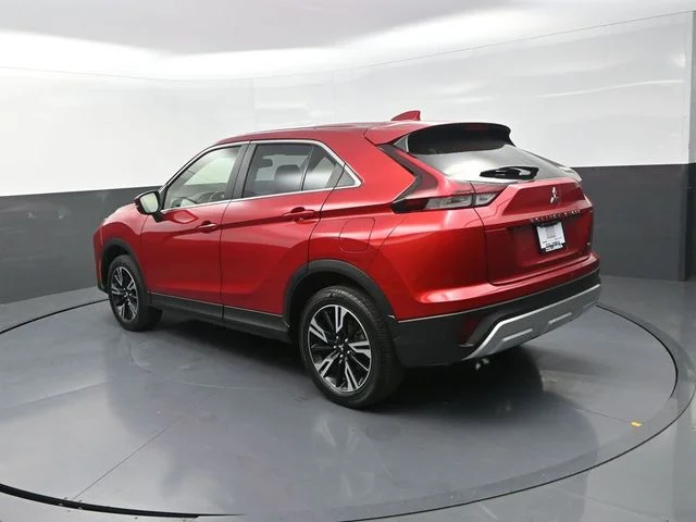Used 2024  Mitsubishi SE image 7