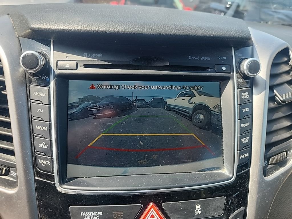 Used 2013 White Hyundai Base image 21