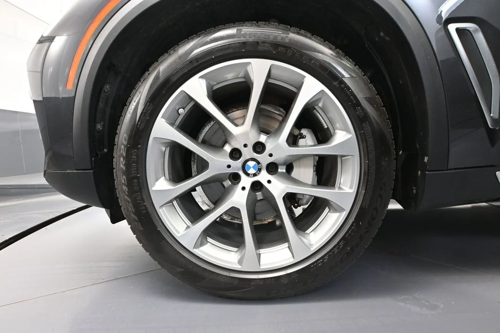 Used 2023 Gray BMW xDrive40i image 17